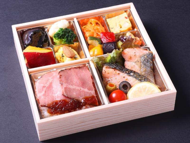 サーモンのムニエルとローストビーフ