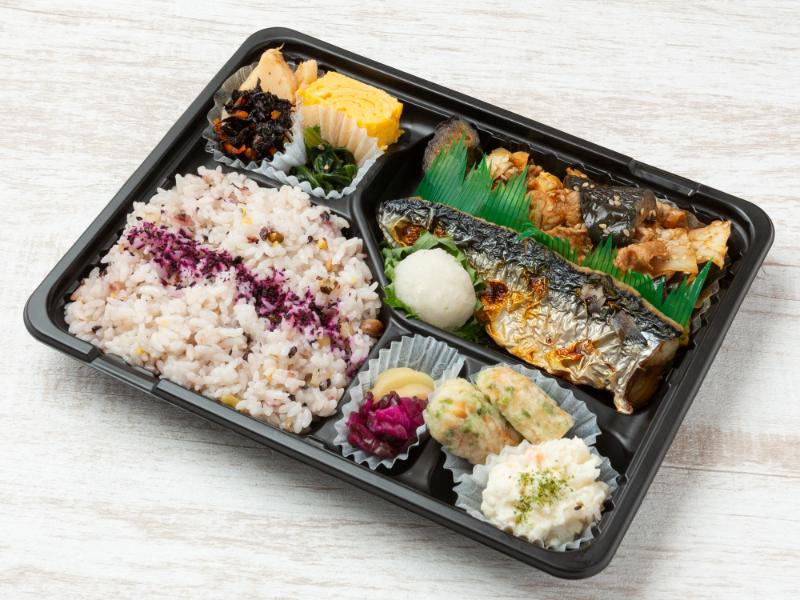 サバの塩焼とナス豚の味噌炒め