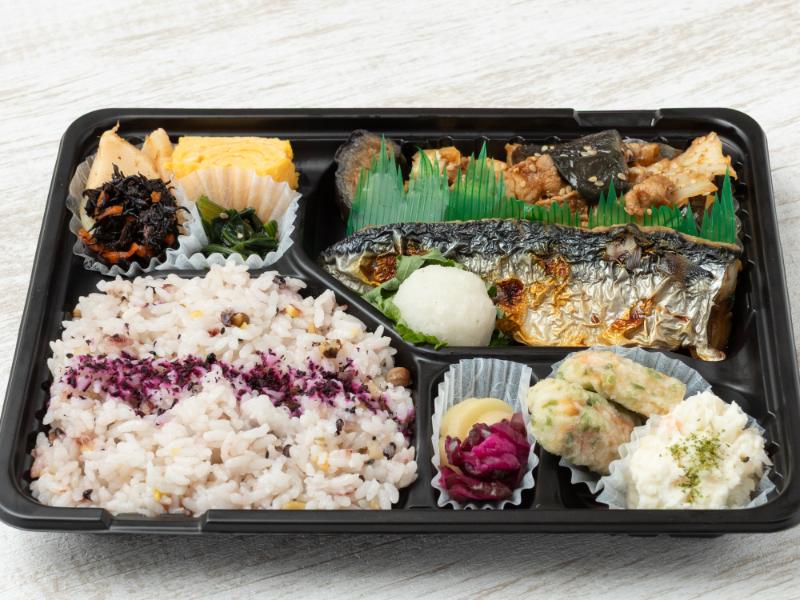 サバの塩焼とナス豚の味噌炒め