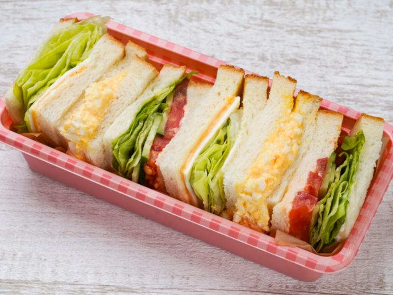 みんな大好き！トリオサンド（トマト・たまご・チーズ）