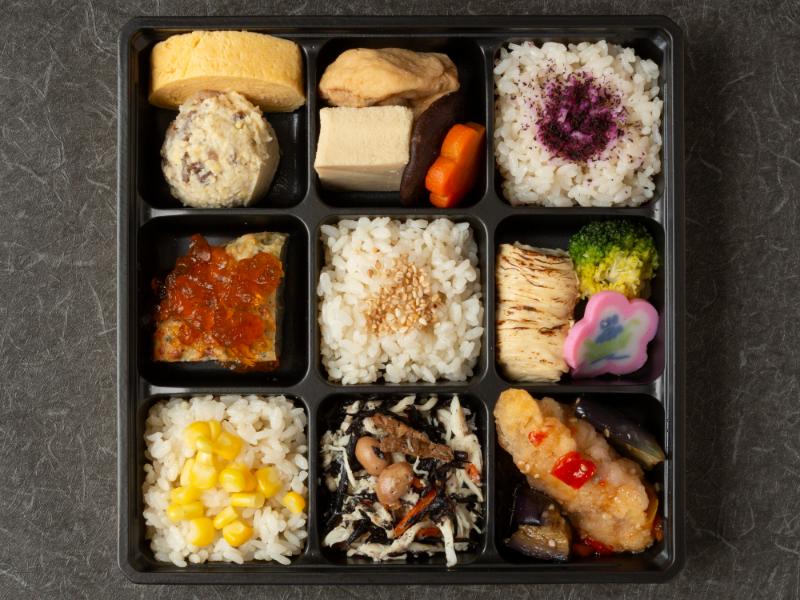 【夏季限定6／1～8／31お届け分まで】 夏の彩りだし弁当