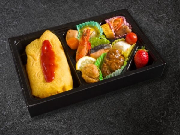 鶏唐ハンバーグオムライス御膳
