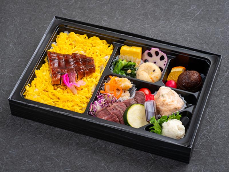 うなぎの蒲焼きとステーキの色彩弁当