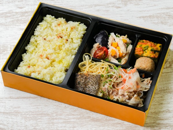 お魚の香草オイル焼きとポークソテー弁当