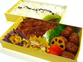 とんかつ×肉団子と野菜の黒酢餡かけ弁当