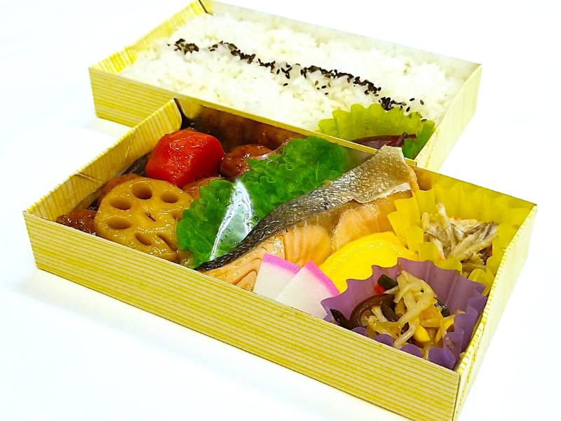 鮭の塩焼き×肉団子と野菜の黒酢餡かけ弁当