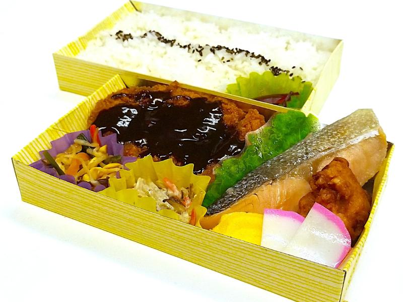 とんかつ名古屋みそソース×鮭の塩焼き弁当