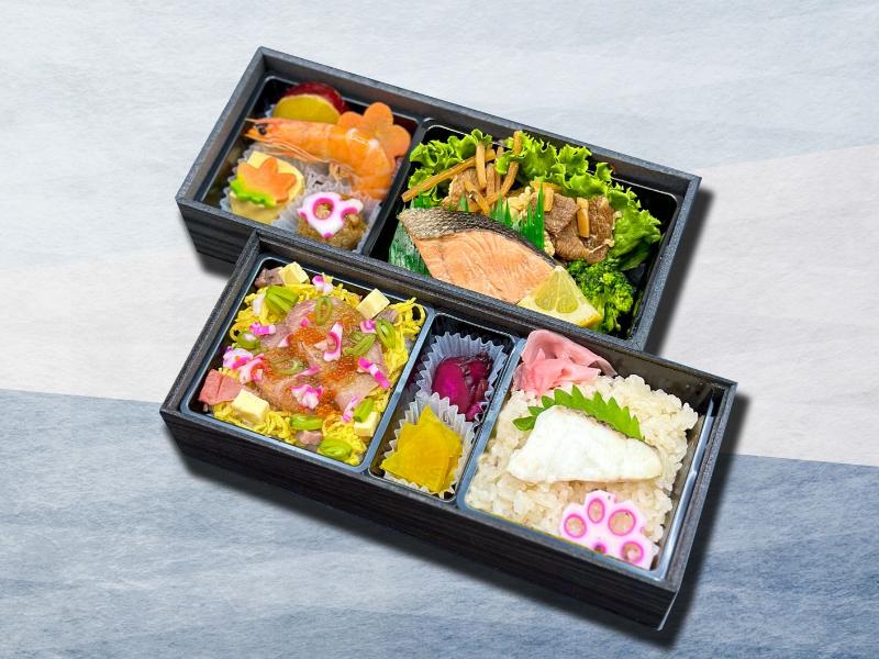 肉ちらしと鯛おこわ、焼き鮭牛しぐれの二段重