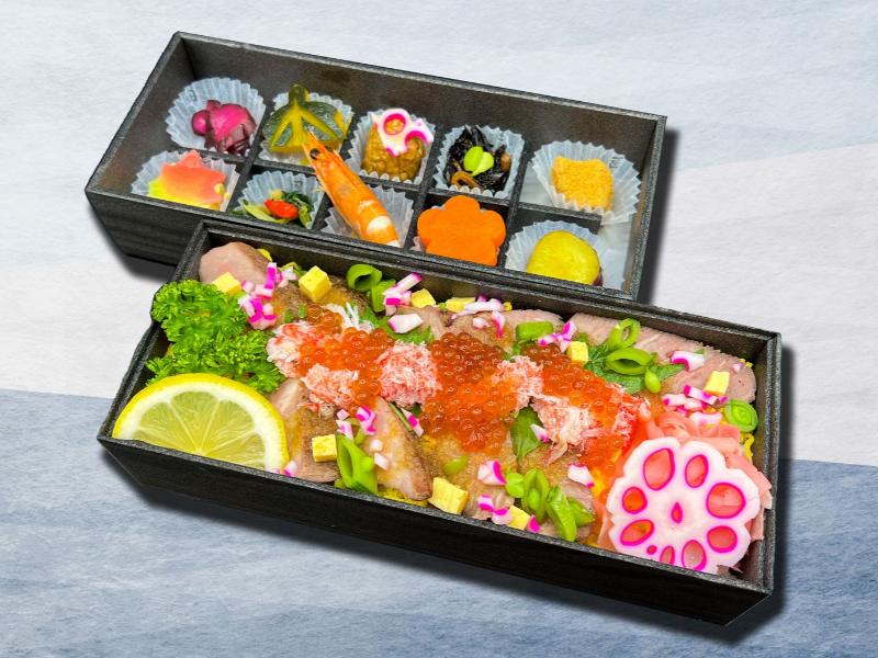 いくらカニちりばむ牛ステーキちらしと彩り野菜の二段重