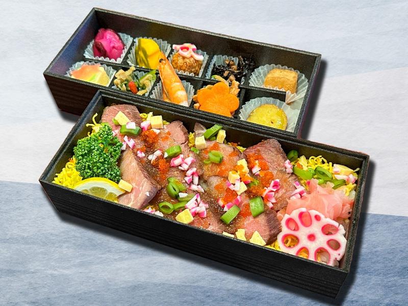 特上ステーキちらしと彩り野菜の二段重