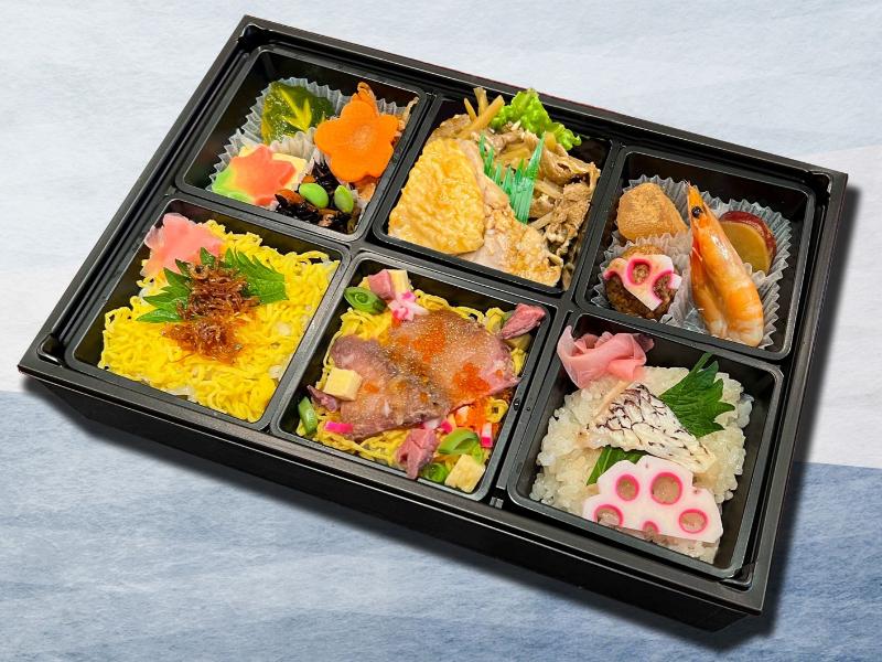 肉ちらしと鯛おこわとちりめん山椒ごはん、鶏照焼と牛しぐれ御膳