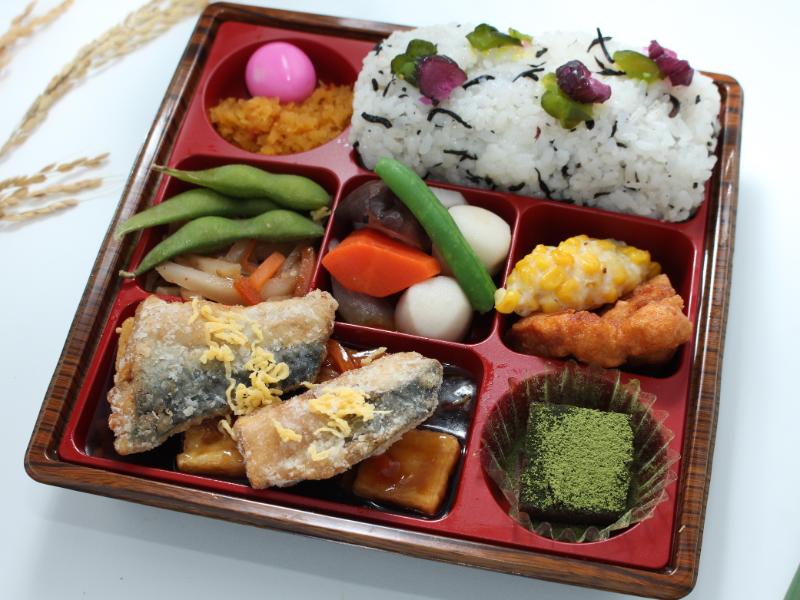 【特製】鯖の竜田揚げすき焼き（ひじきごはん）