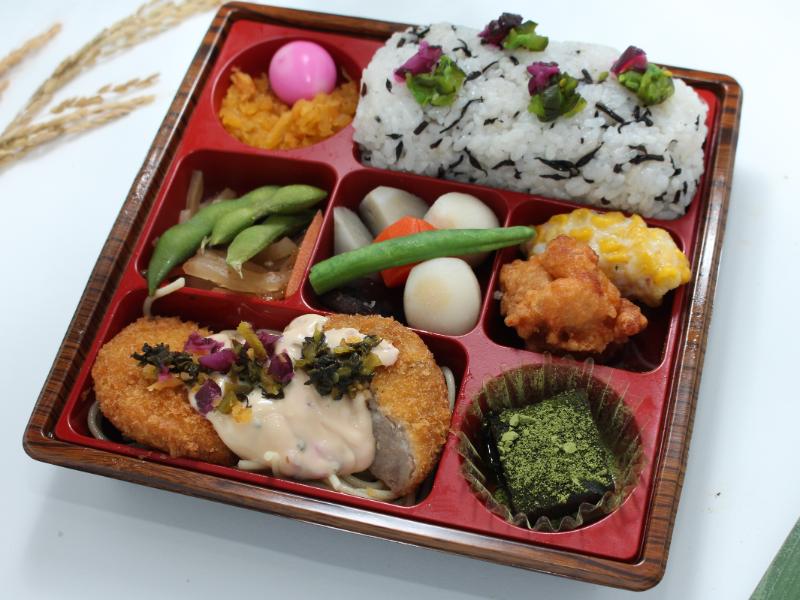 【特製】メンチカツ醤油のタルタルソース（ひじきごはん）