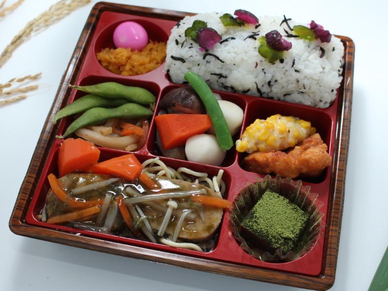 【特製】ハンバーグ〜岩海苔の餡をかけて〜（ひじきごはん）