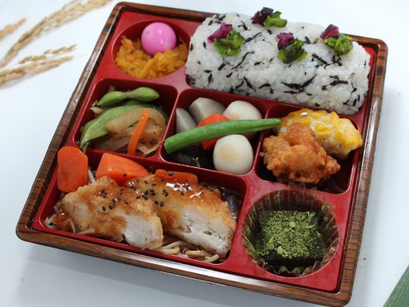 【特製】おろしポン酢チキンカツ（ひじきごはん）