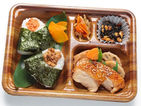 おにぎり弁当