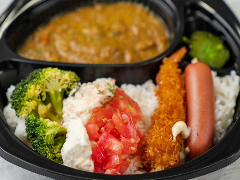 【食べるキーマカレー 人気ＮＯ．３】プリっとエビフライと自家製タルタルソース
