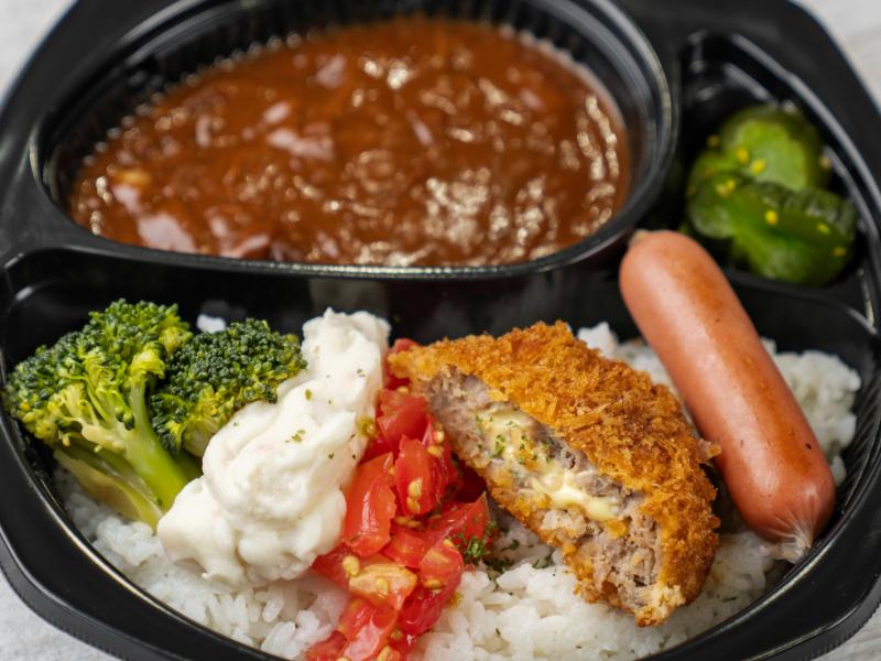 【飲む牛スジ煮込みハヤシ 】チーズメンチカツ