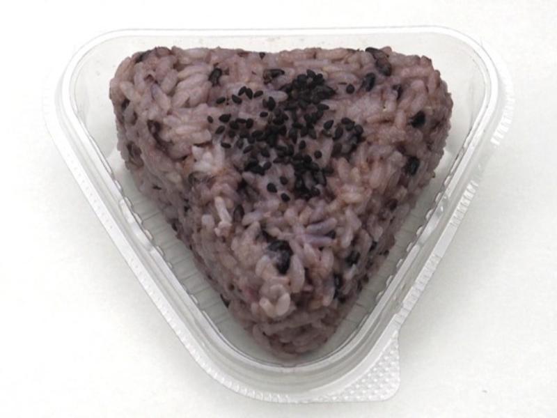 黒米　ごま塩おにぎり