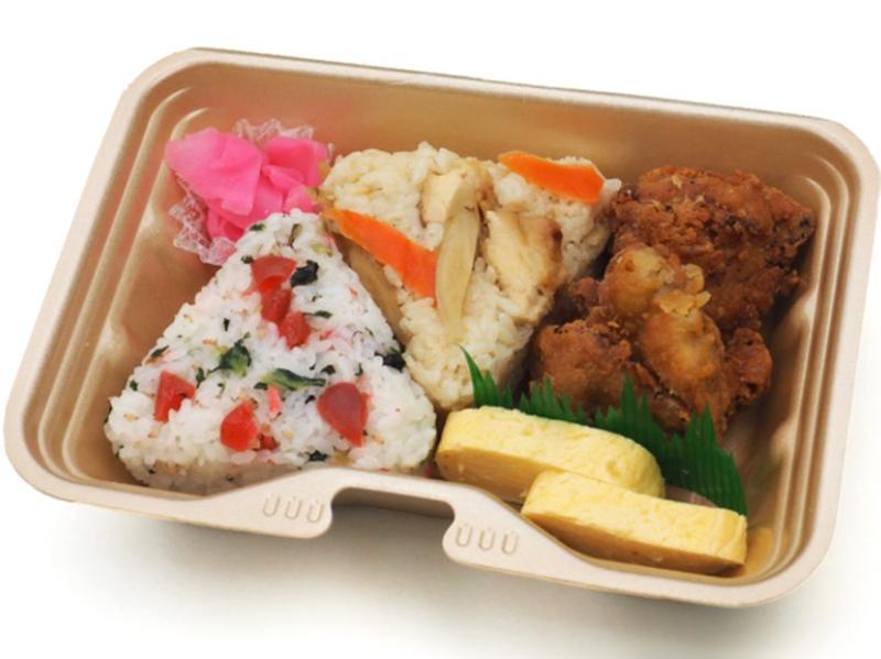 こだわり厳選おにぎり２個おかずセット（梅ちりめん・厳選鶏五目）