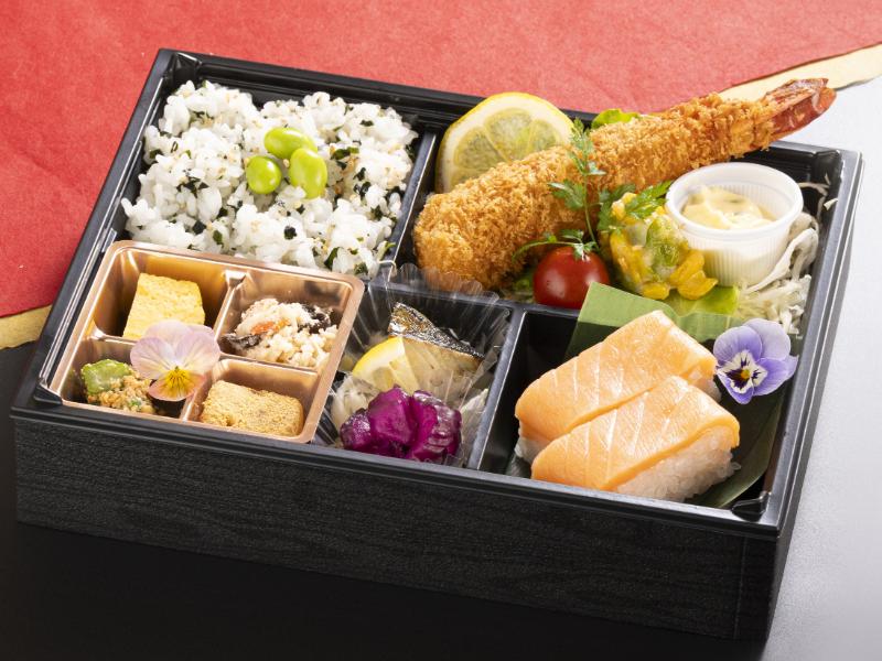 富山県産ます寿司弁当～特選トロます寿司と手仕込みエビフライ～