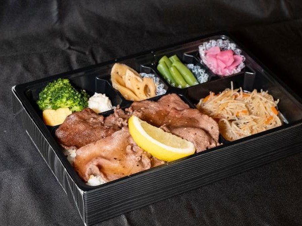 炭焼き牛たん重