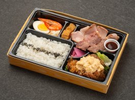 煮玉子タルタルのチキン南蛮と牛ステーキ＆ローストビーフ弁当