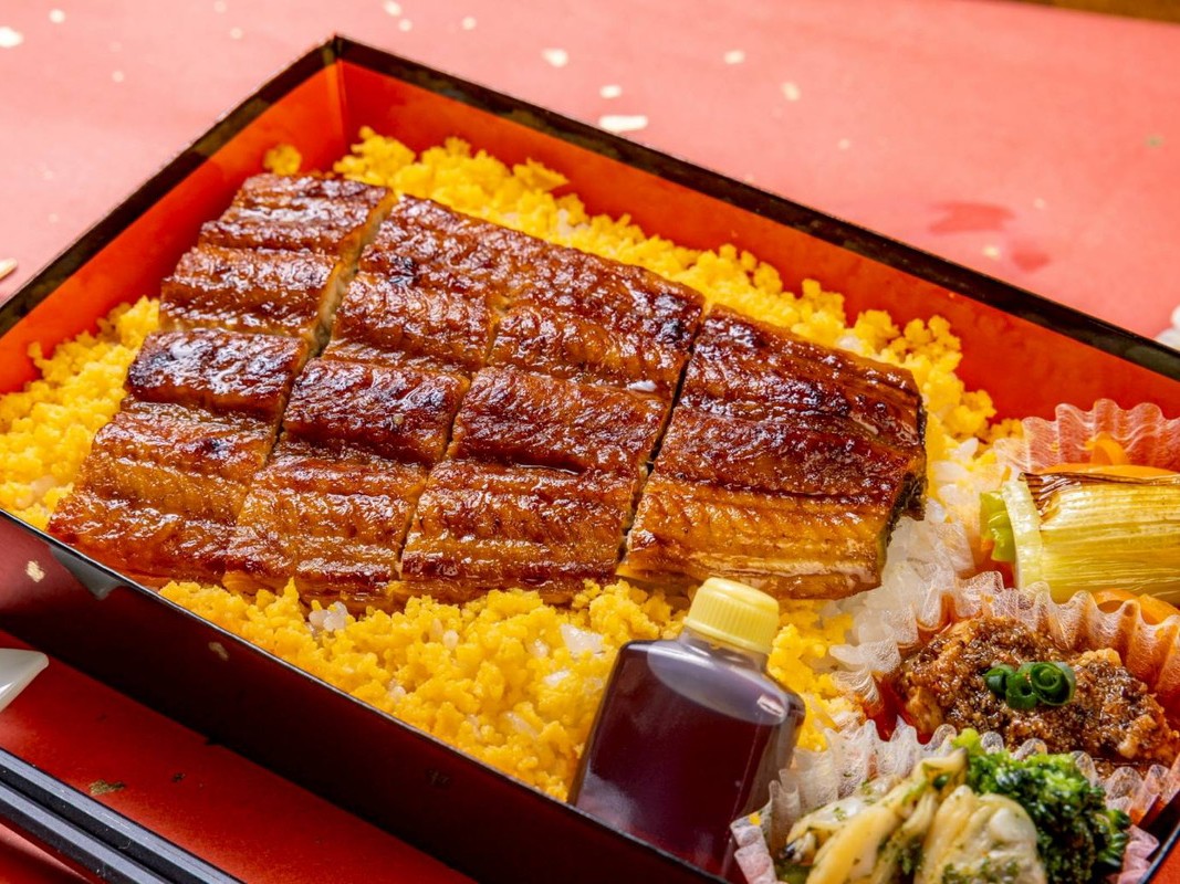 松吉家の鰻重と３種のお菜