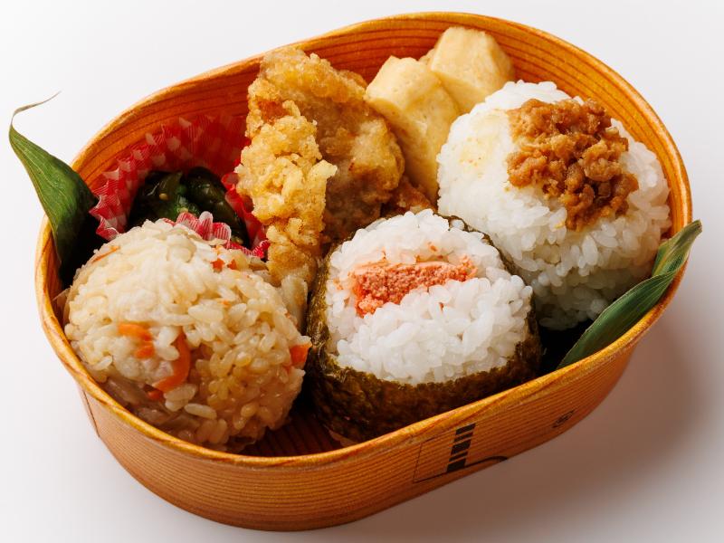 お米がおいしい！おにぎり弁当（だしむすび・焼きたらこ・肉そぼろ）