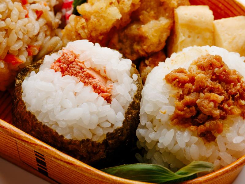 お米がおいしい！おにぎり弁当（だしむすび・焼きたらこ・肉そぼろ）