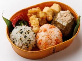 お米がおいしい！おにぎり弁当（わかめ・鮭・ツナマヨ）