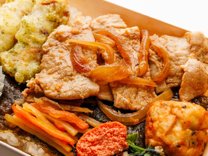 黄金比率の豚の生姜焼き海苔弁当