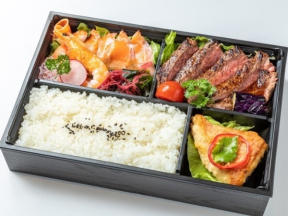 サーロインステーキと金目鯛のロースト＆サーモンマリネ弁当