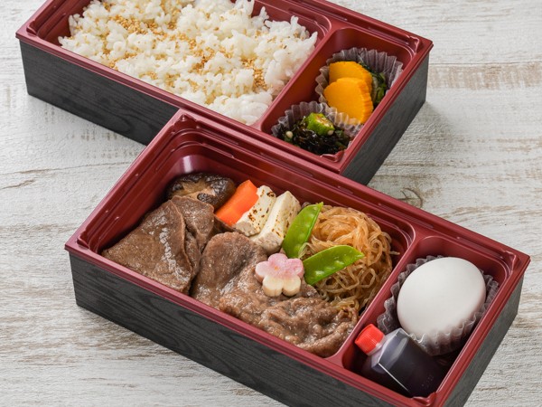 二段重ねのすき焼き重