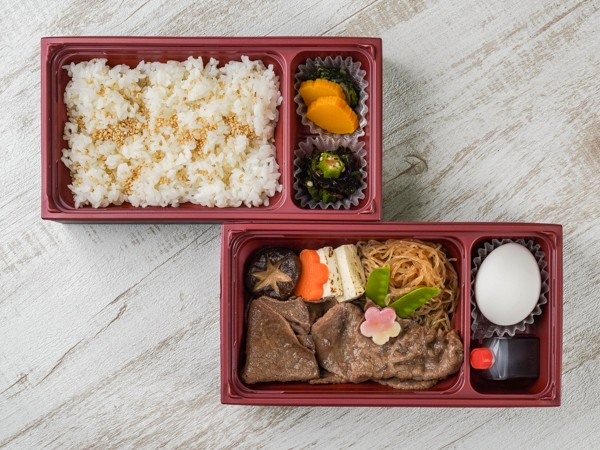 二段重ねのすき焼き重