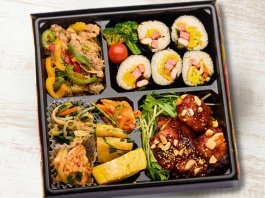 牛肉炒めとヤンニョムチキン弁当～キンパ～