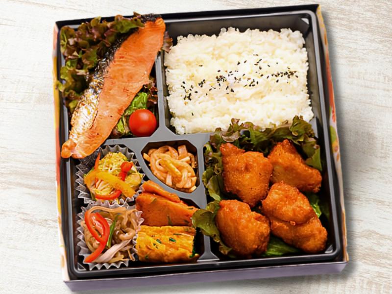 唐揚げと焼き鮭弁当