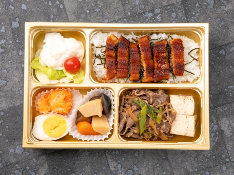 【お茶付き】鹿児島県産ブランド鰻とすき焼き弁当