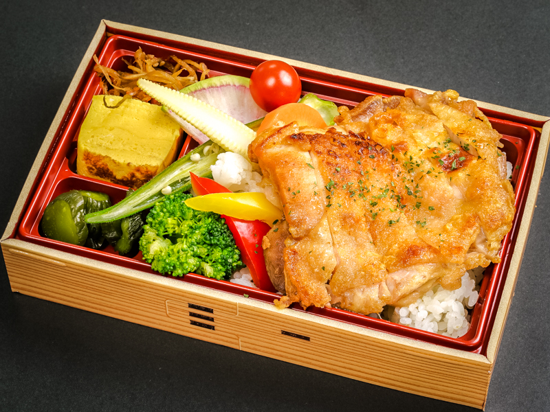 国産鶏もも肉のグリル重弁当