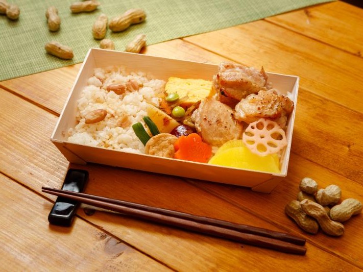 落花生ご飯と鶏もも西京焼き弁当
