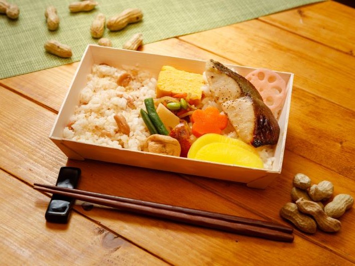 落花生ご飯と銀ひらす西京焼き弁当