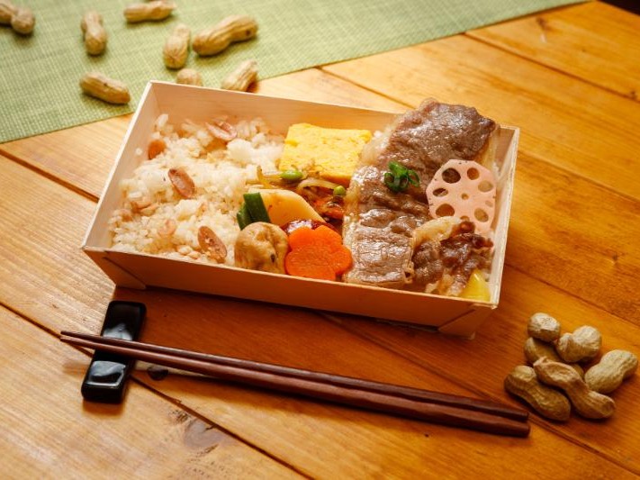落花生ご飯と黒毛和牛すき焼き弁当