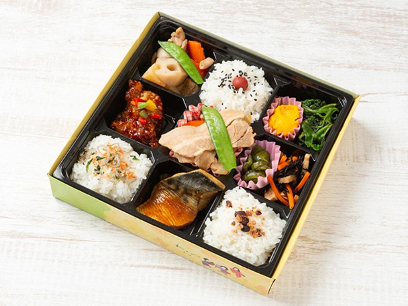 ［10］彩り９升肉じゃが弁当