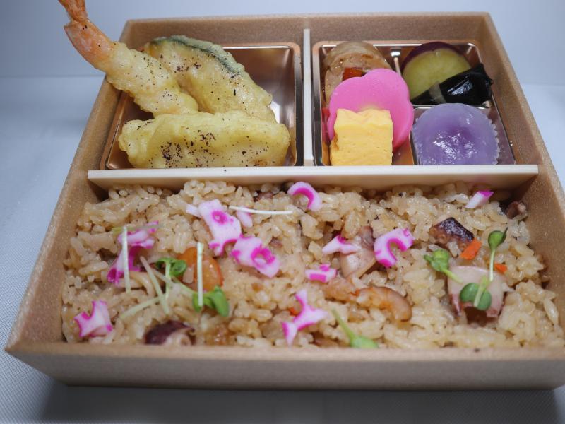 3種てんぷらの海鮮炊き込みご飯弁当