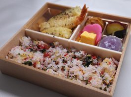3種てんぷらの梅ちりめんご飯弁当