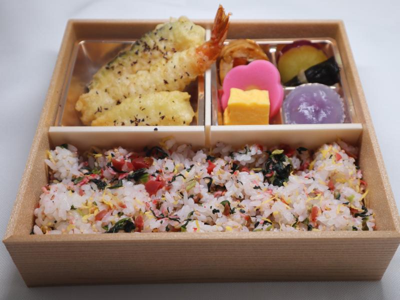 3種てんぷらの梅ちりめんご飯弁当