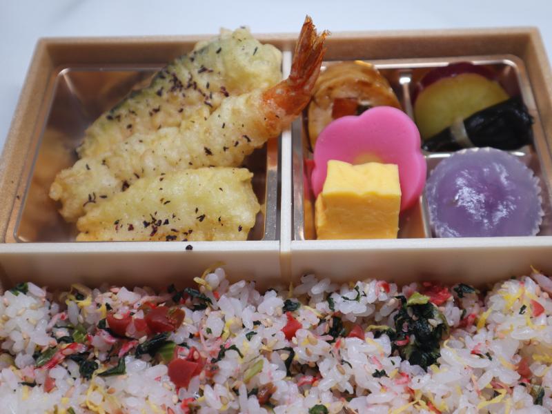 3種てんぷらの梅ちりめんご飯弁当
