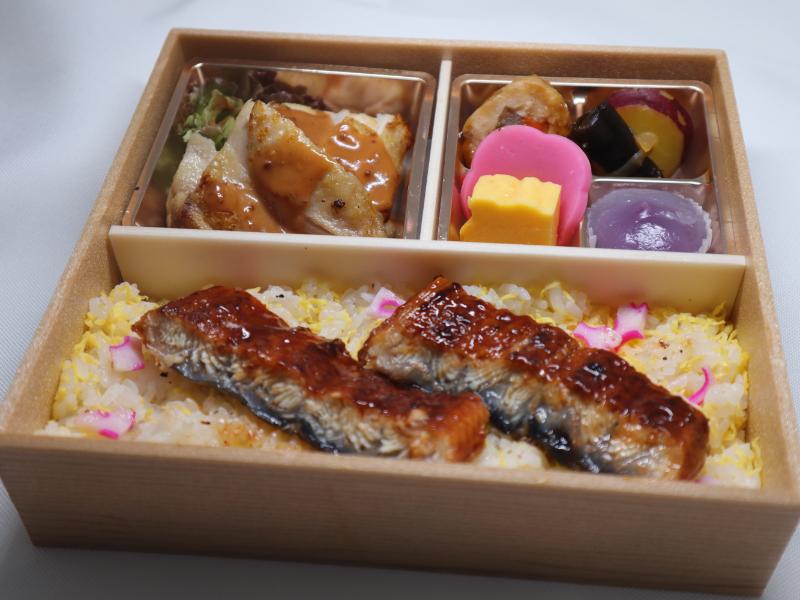 チキンソテーのうな重弁当