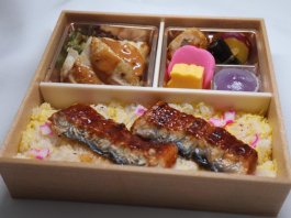 チキンソテーのうな重弁当