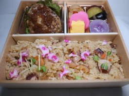 国産牛ハンバーグの海鮮炊き込みご飯弁当